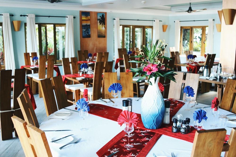 Crown Seychelles Отель Pointe Au Sel