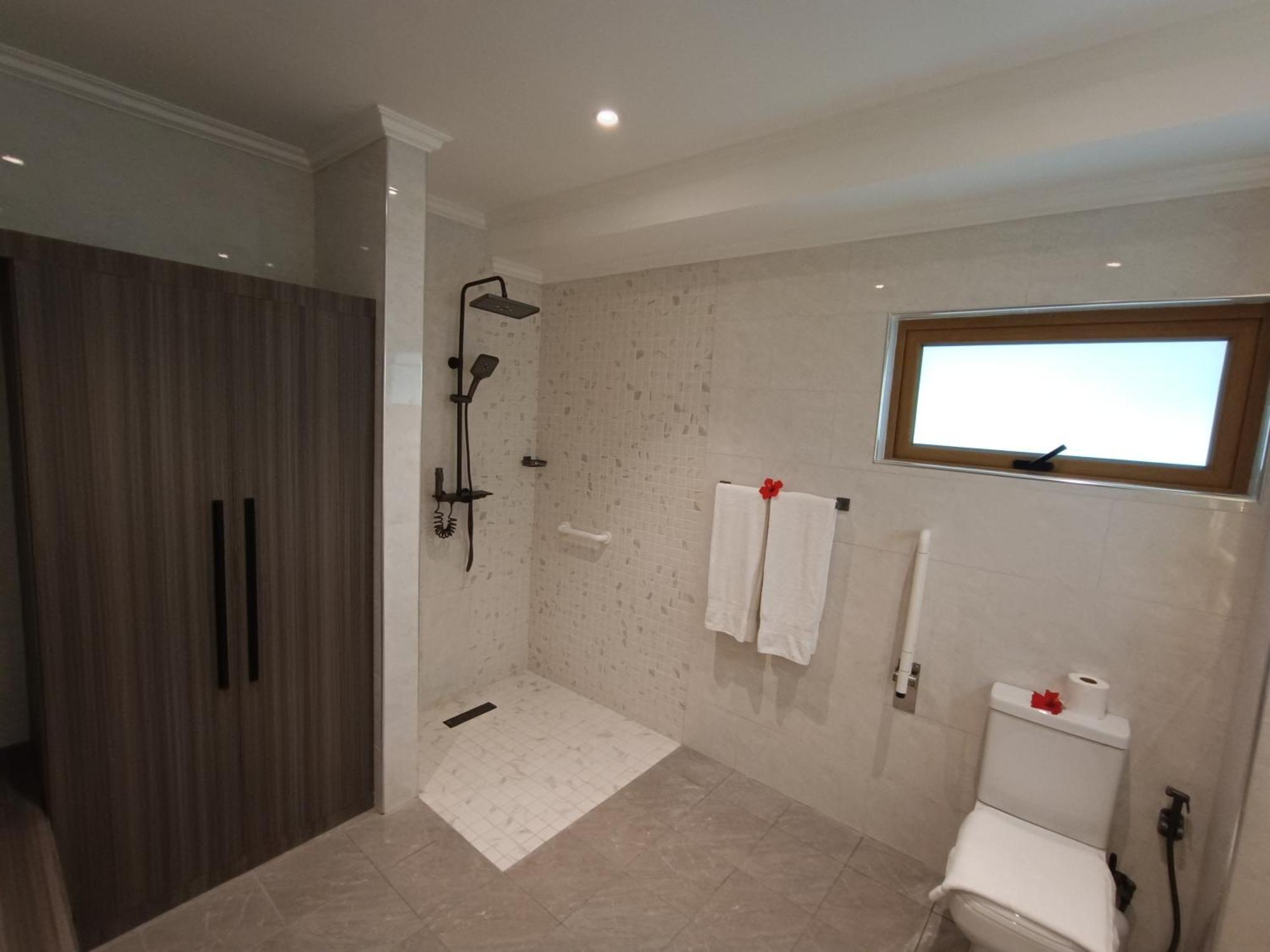 Hotel Crown Seychelles Pointe Au Sel