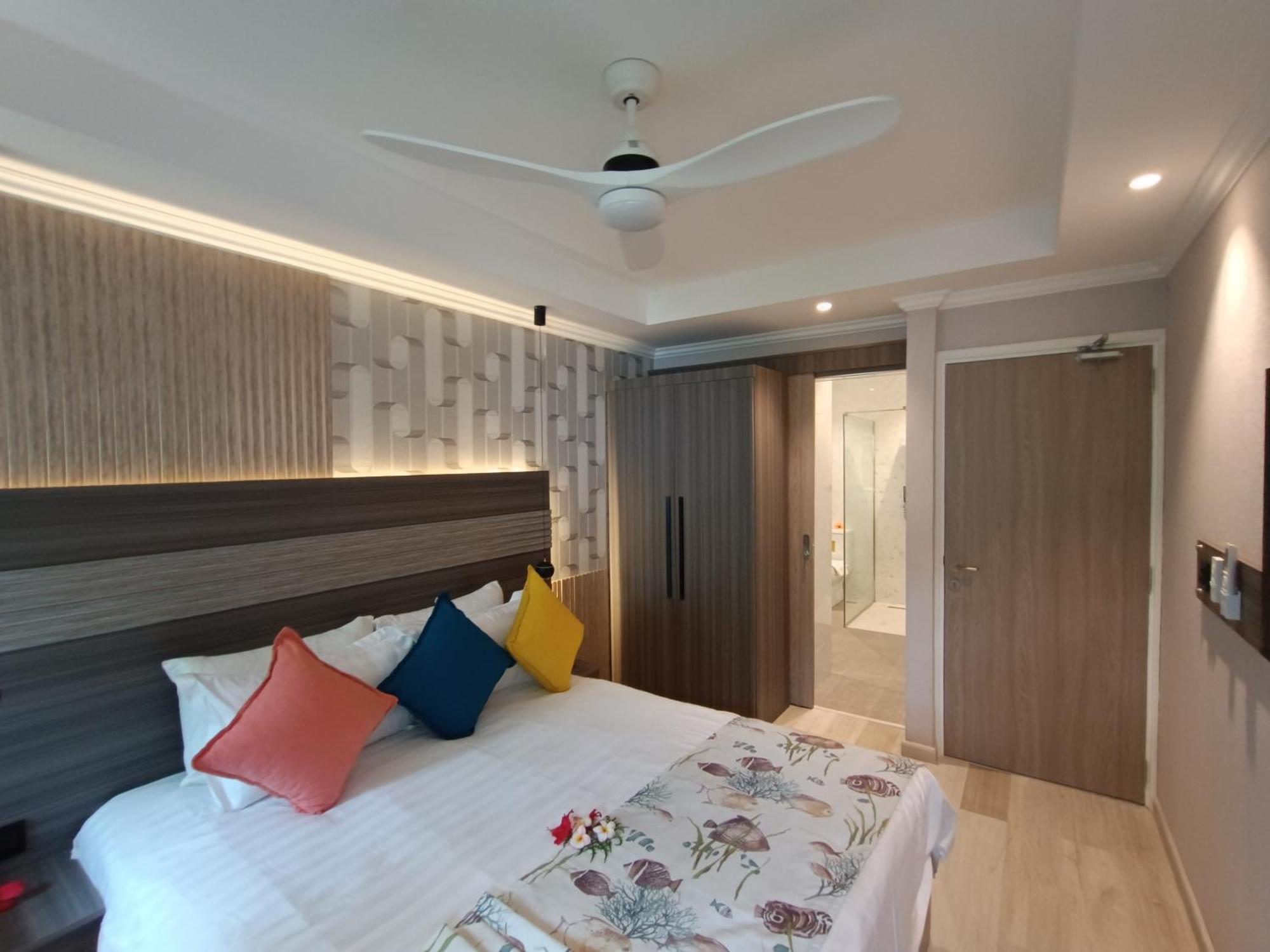 Отель Crown Seychelles Pointe Au Sel