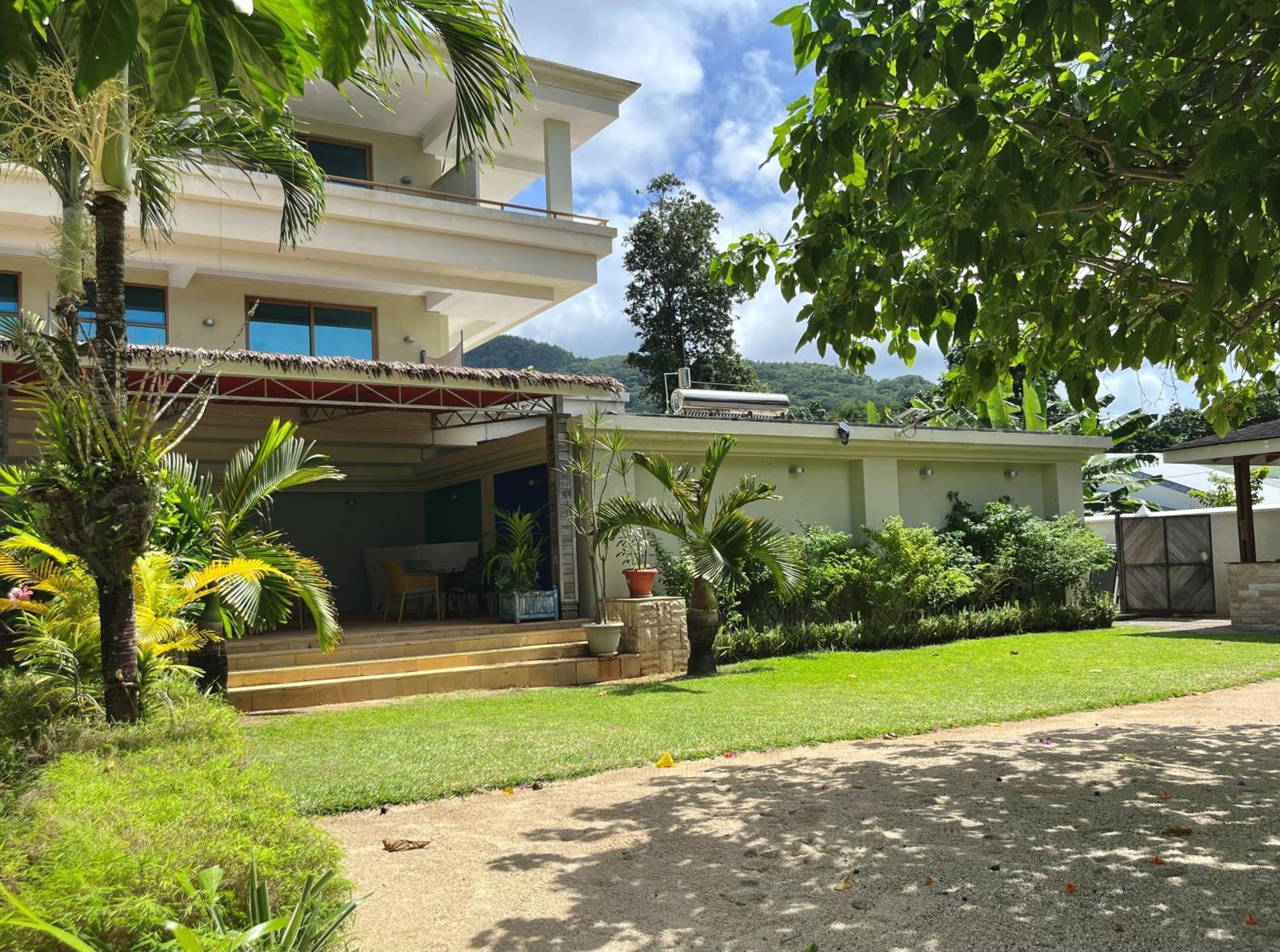 Отель Crown Seychelles Pointe Au Sel