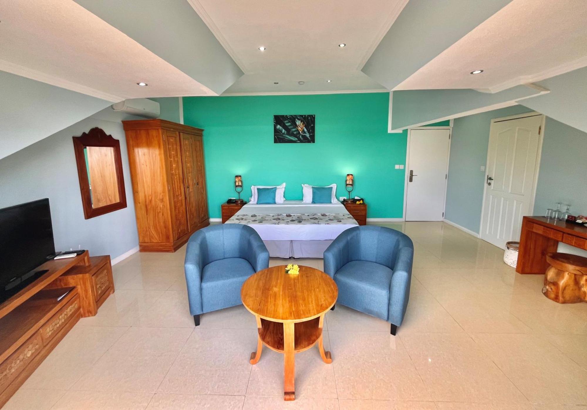 Отель Crown Seychelles Pointe Au Sel